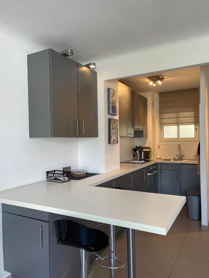 Fully Equipped Beachfront Studio In The Heart Of The City Center Bd Leclerc Антиб Экстерьер фото