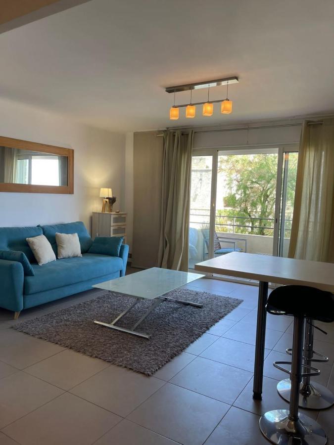 Fully Equipped Beachfront Studio In The Heart Of The City Center Bd Leclerc Антиб Экстерьер фото