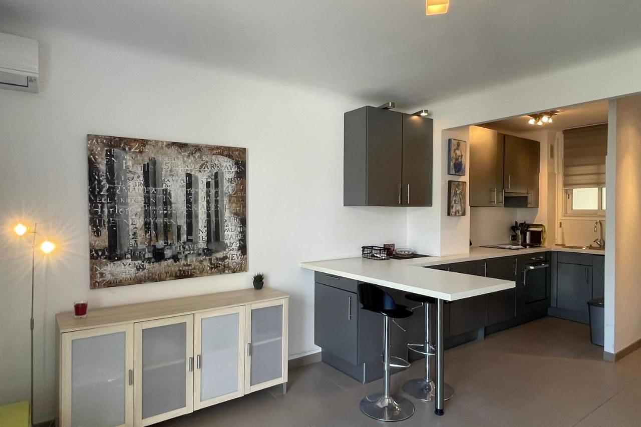 Fully Equipped Beachfront Studio In The Heart Of The City Center Bd Leclerc Антиб Экстерьер фото