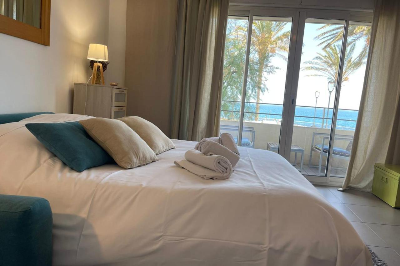 Fully Equipped Beachfront Studio In The Heart Of The City Center Bd Leclerc Антиб Экстерьер фото